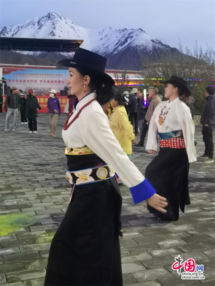 高原特色的旅游之路(组图)新葡京娱乐高舜礼：蹚出一条(图4)