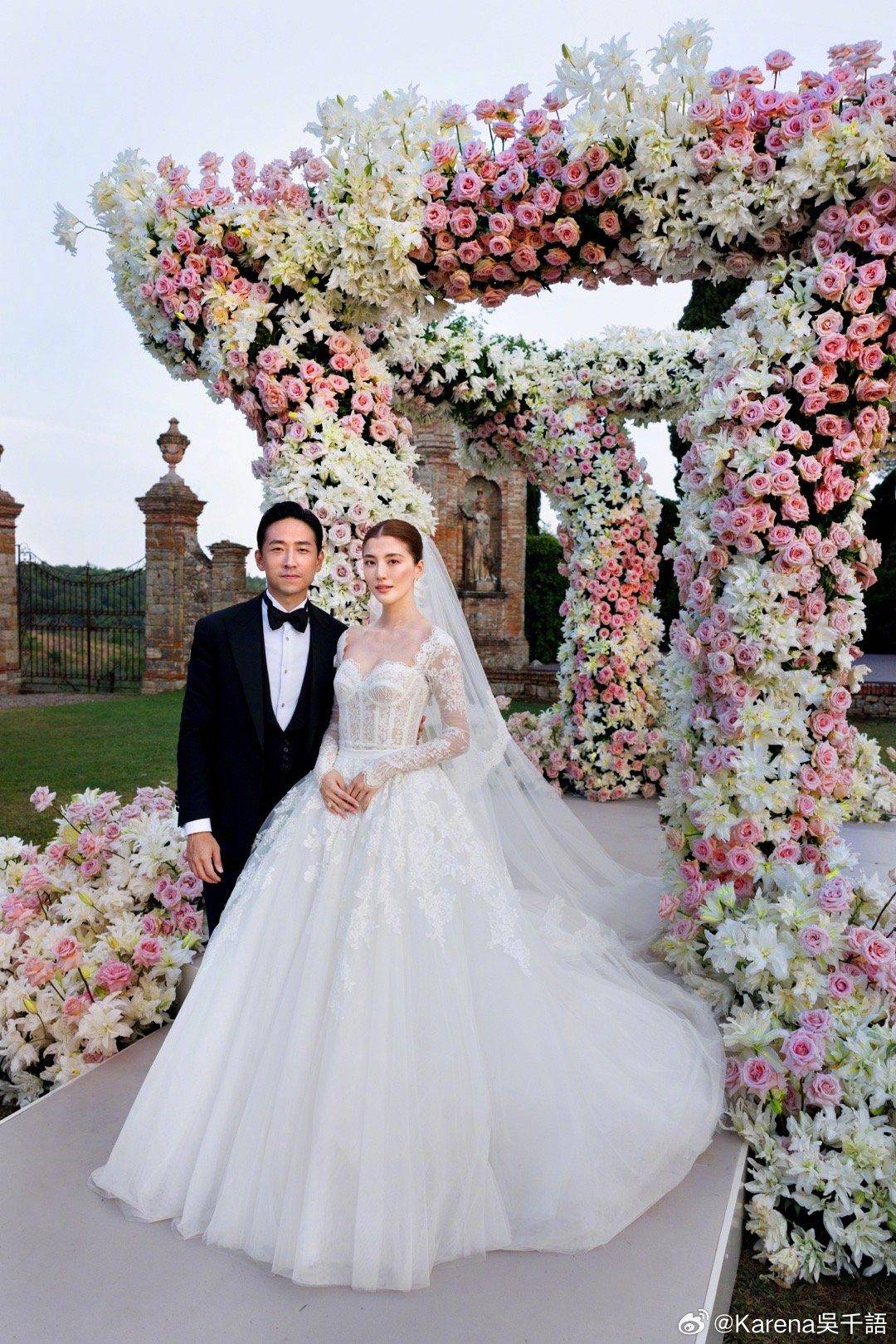 照身材曲线绝了老公抱着不撒手好浪漫新葡京娱乐场app吴千语晒地中海美(图3)