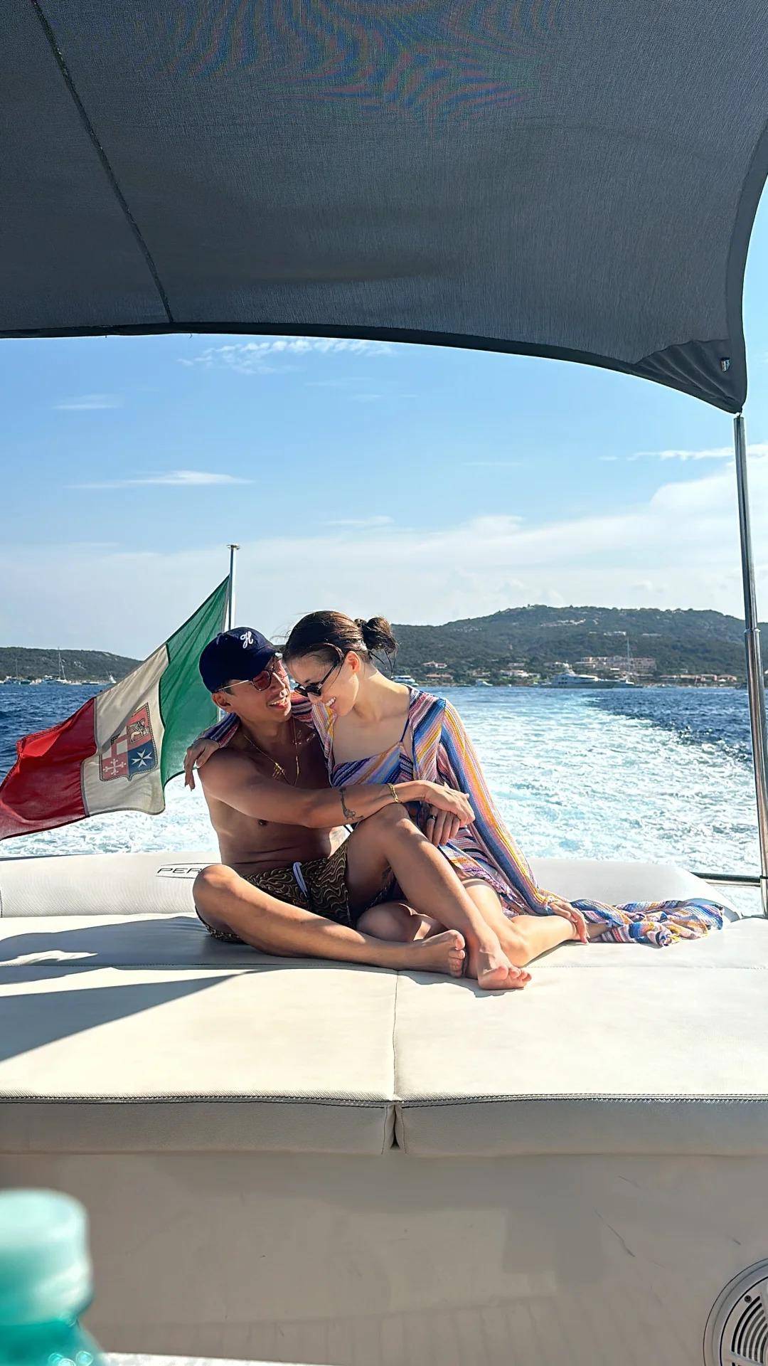 照身材曲线绝了老公抱着不撒手好浪漫新葡京娱乐场app吴千语晒地中海美(图4)