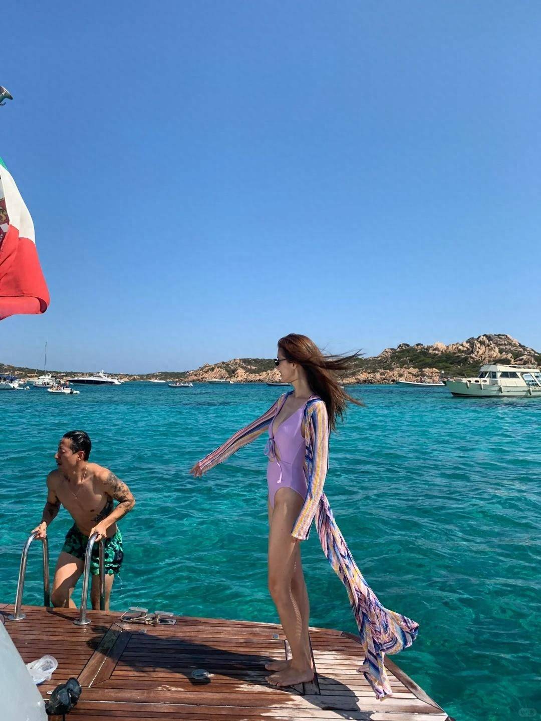 照身材曲线绝了老公抱着不撒手好浪漫新葡京娱乐场app吴千语晒地中海美(图10) 照身材曲线绝了老公抱着不撒手好浪漫新葡京娱乐场app吴千语晒地中海美(图10)